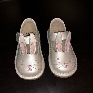 NWOT Livie&Luca white Bunny shoes size5